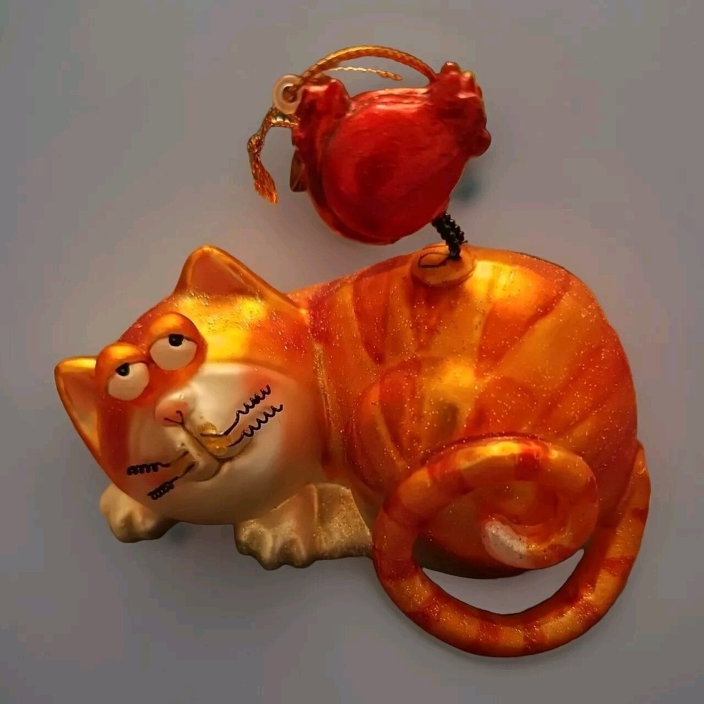ORNAMENT Tabby CAT Gary Paterson BLOWN GLASS with a red bird On Back ADORABLE